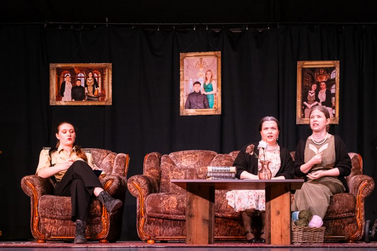 Schauspielerinnen auf der Bühne