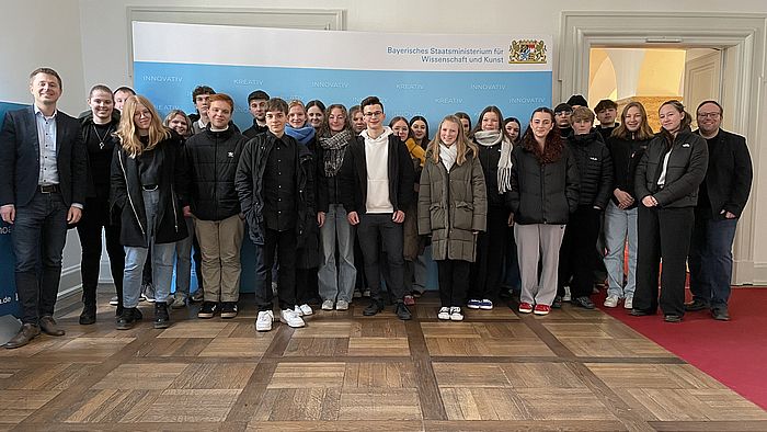 Schülergruppe bei der Staatsregierung München