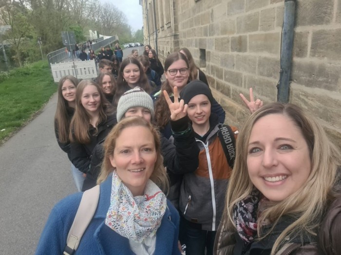 Lehrerinnen und Schüler beim Ausflug nach Bamberg