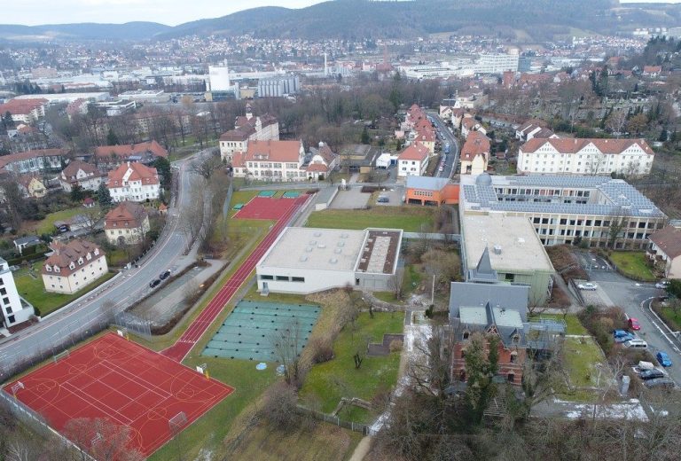 Drohnenaufnahme des Sportgeländes