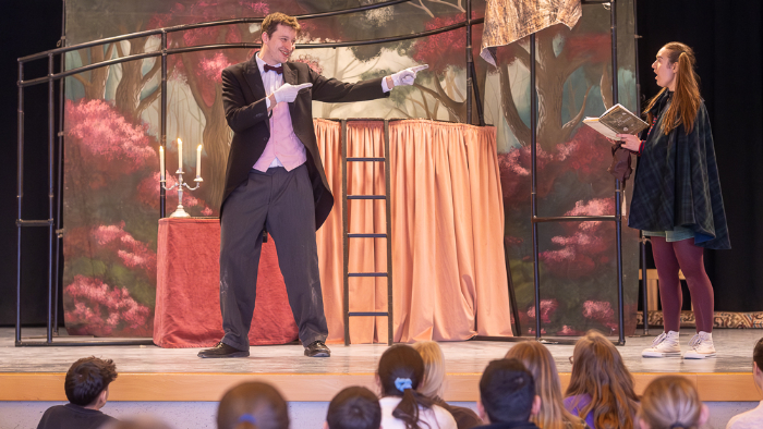 Bild der Aufführung der englischen Theatergruppe