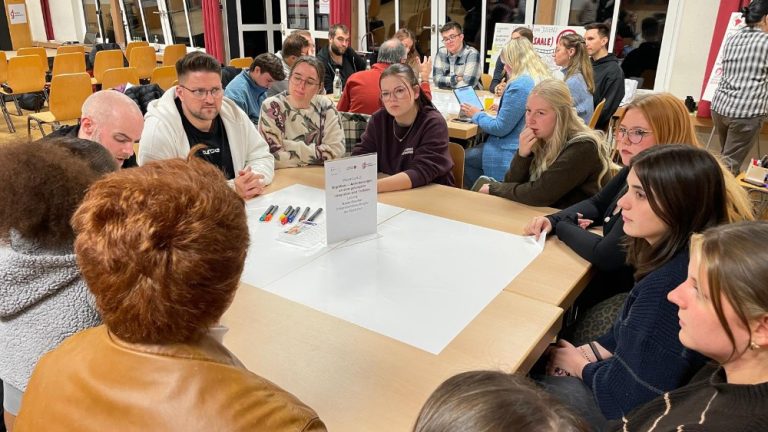 Diskussionsrunde am Jugendforum