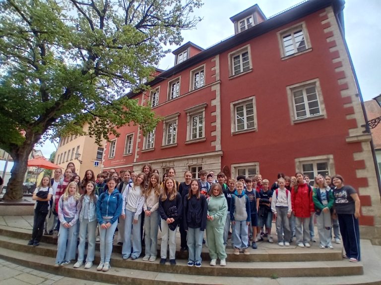 Gruppenbild der teilnehmenden Schülerinnen und Schüler