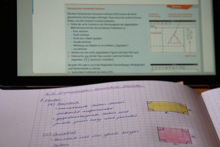 Tablet und Matheheft