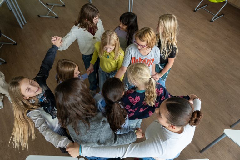Schülergruppe bei Tutorennachmittag