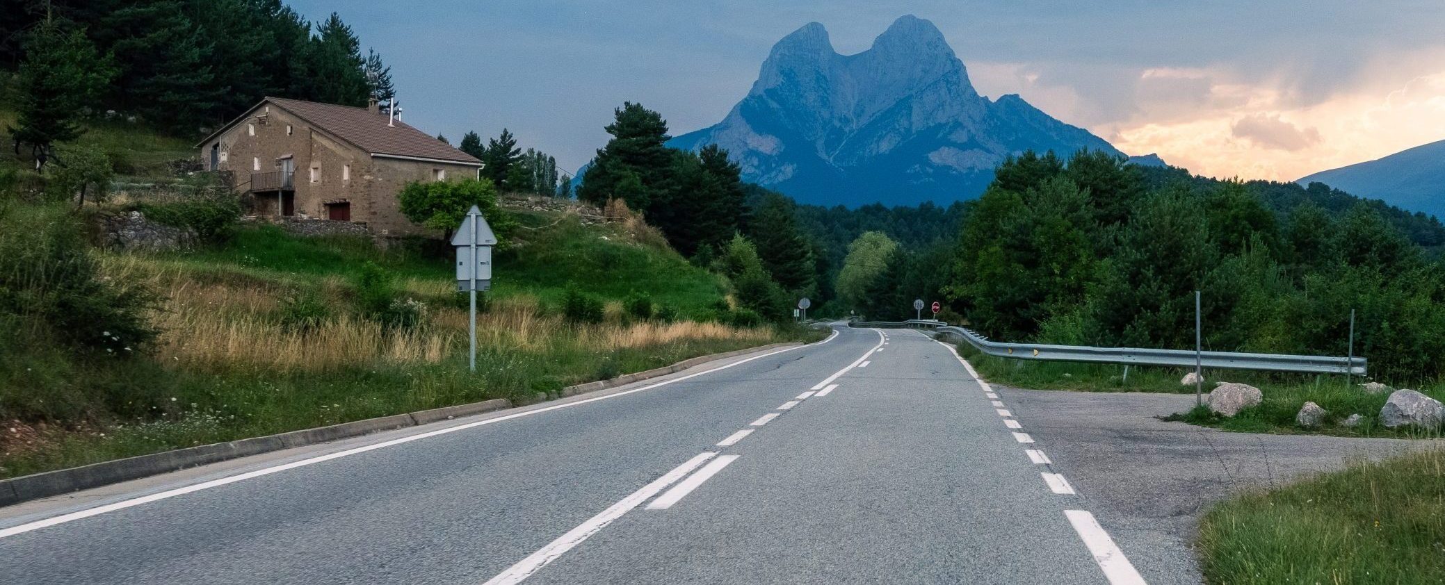Straße in den Bergen