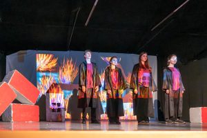 Schülergruppe bei der LesArt-Vorführung