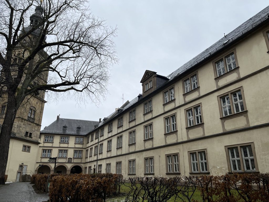 Außenansicht eines Gebäudes der Otto-Friedrich-Universität Bamberg