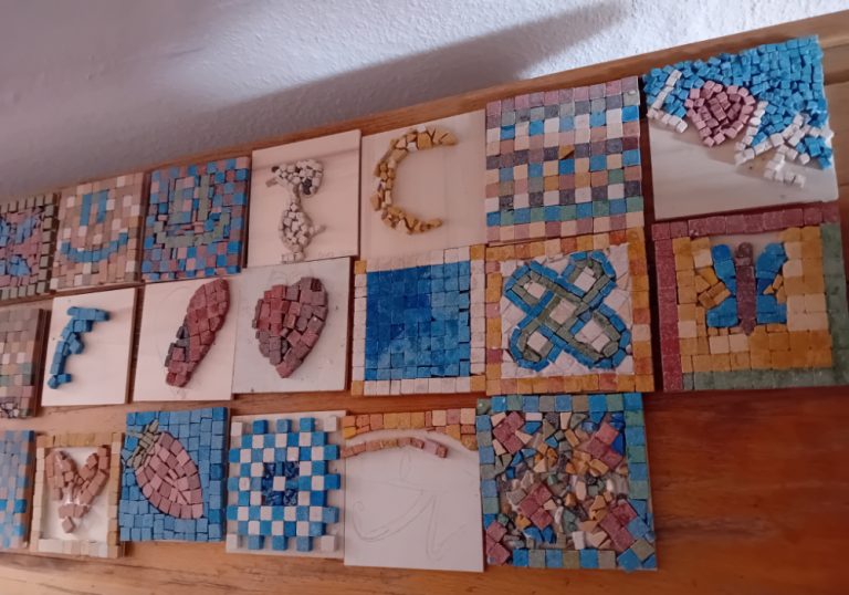 Mosaike, die auf Exkursion nach Weißenburg entstanden sind
