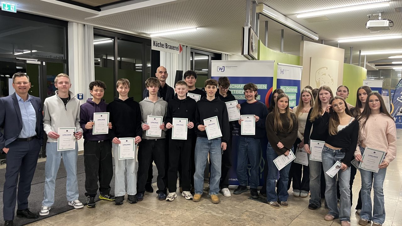 Wirtschaftswissen im Wettbewerb: CVG-Schülerin unter den Preisträgern