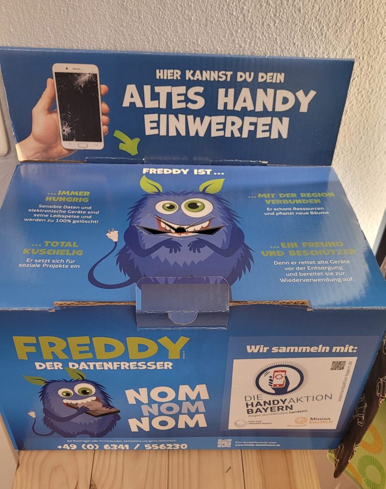 Handysammelbox aus Karton; blau; bedruckt mit Freddy Datanfresser als Maskottchen
