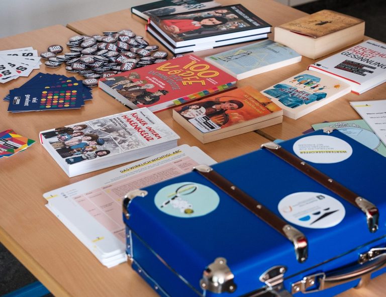 Bücher und Materialien für Politik und Gesellschaft