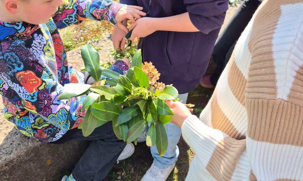 Palmbüschel basteln im Religionsunterricht