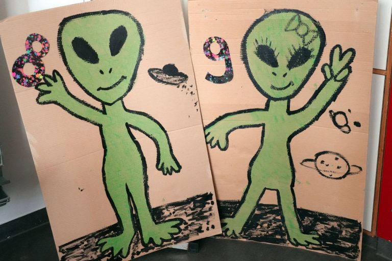 Aliens im Raum des Weltraumparkours