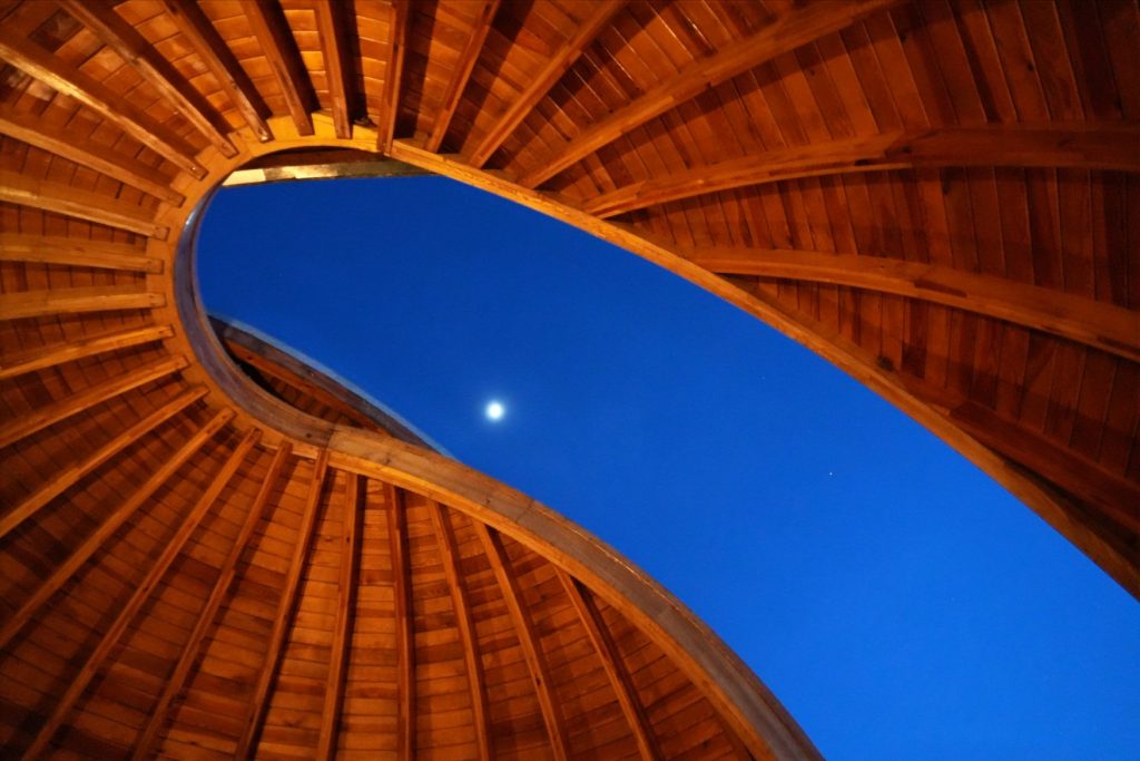 Blick auf den Mond aus der Sternwarte