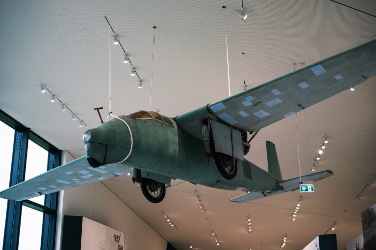 Selbstgebautes Segelflugzeug, das Teil eines Fluchtversuches war