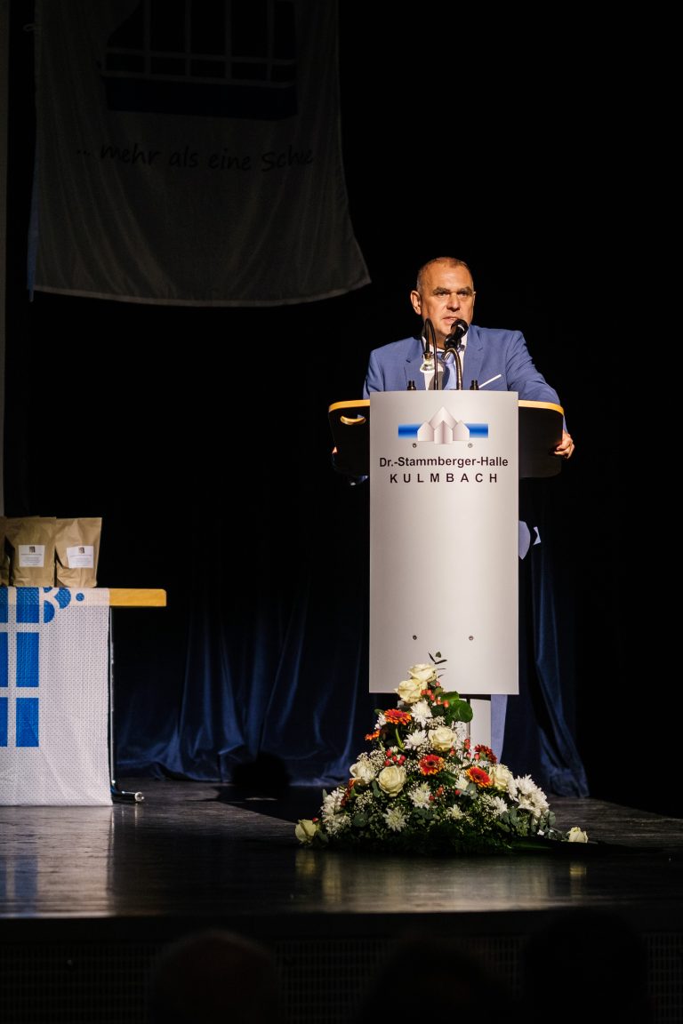 Stellvertretender Landrat am Rednerpult