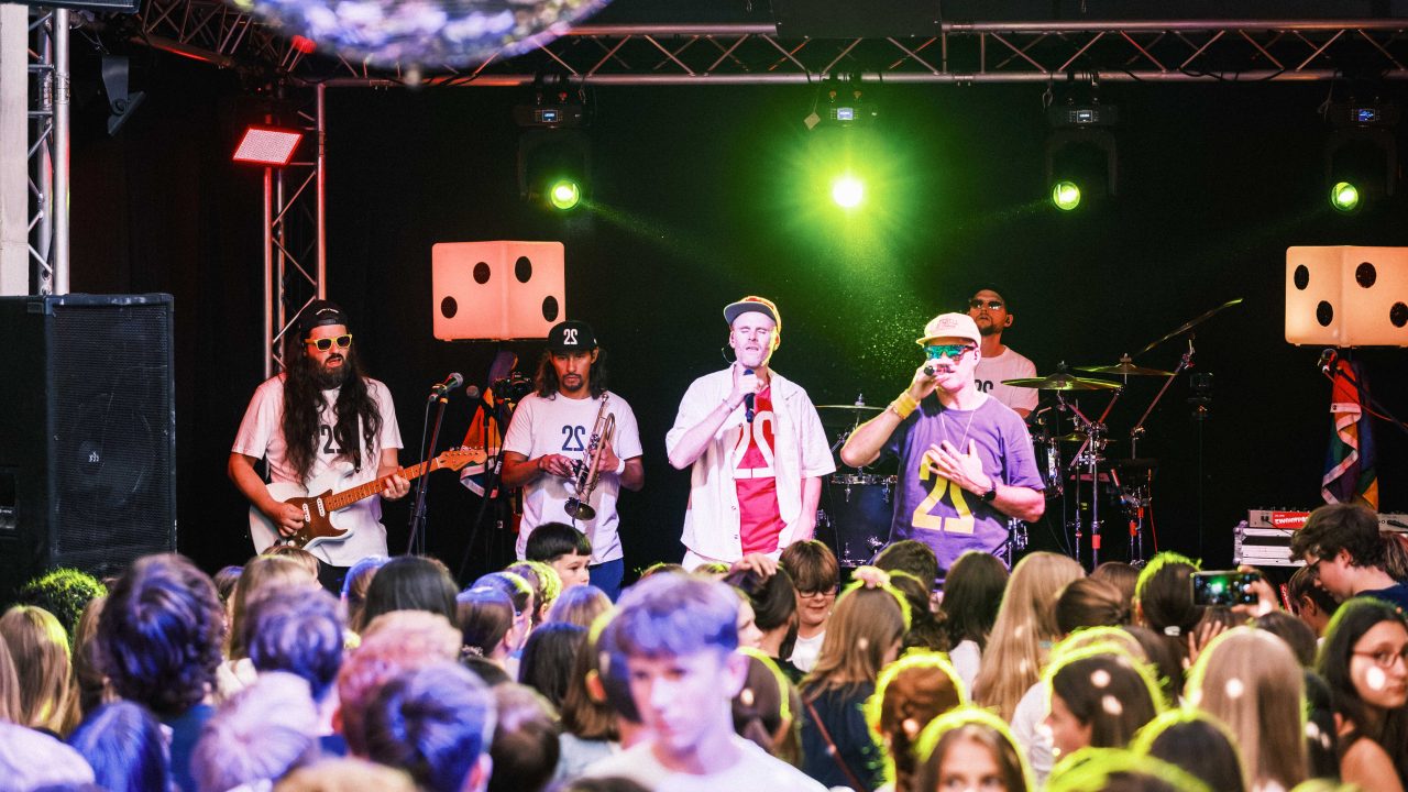 Konzert der deutsch-französischen Hip-Hop-Band Zweierpasch in der Turbine