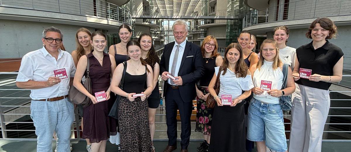 Bundesminister unterstützt Schokoriegel-Projekt des Caspar-Vischer-Gymnasiums