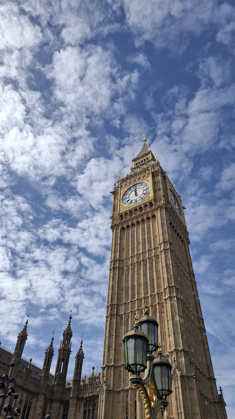 Elizabeth Tower und Big Ben in Westminster, London