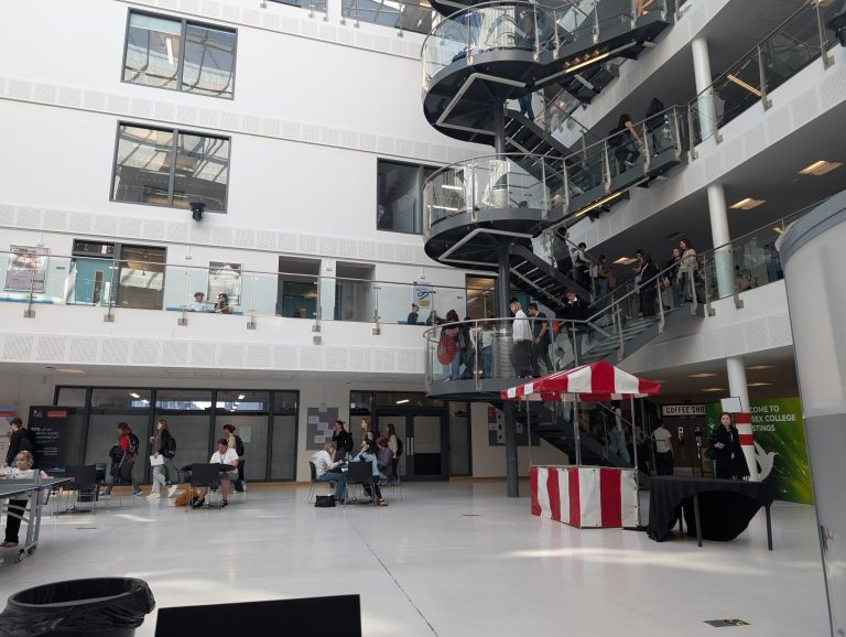 Pausenhalle der Schule in Hastings